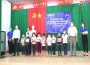 Trao tặng 140 máy tính bảng và sim 4G cho học sinh có hoàn cảnh khó khăn huyện Đắk Glong