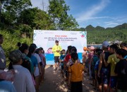 Quảng Bình: Dạy bơi miễn phí cho gần 200 trẻ em vùng di sản Phong Nha