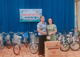 TRƯỜNG TIỂU HỌC NGUYỄN DU ĐÓN NHẬN MÓN QUÀ THIỆN NGUYỆN ĐẦY Ý NGHĨA TỪ TRƯỜNG TIỂU HỌC LÊ HOÀN – Q. Gò Vấp – TP. HCM TRƯỜNG TIỂU HỌC NGUYỄN DU ĐÓN NHẬN MÓN QUÀ THIỆN NGUYỆN ĐẦY Ý NGHĨA TỪ TRƯỜNG TIỂU HỌC LÊ HOÀN – Q. Gò Vấp – TP. HCM