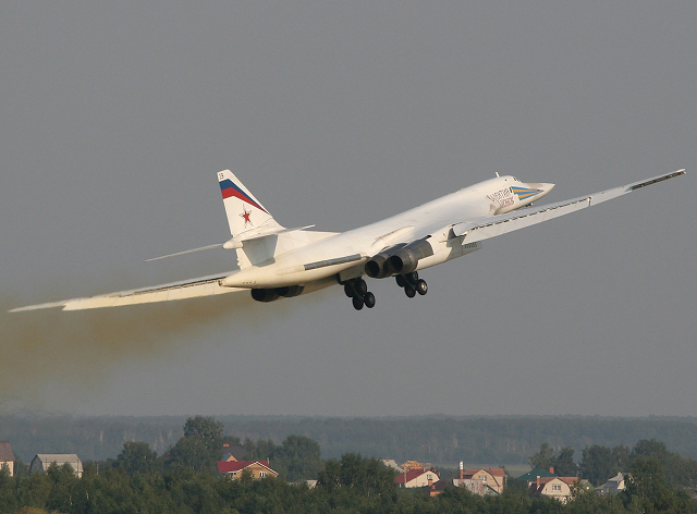 Tu-160 là máy bay ném bom chiến lược tầm xa của Liên Xô và của Nga hiện nay. (Ảnh: Fyodor Borisov)