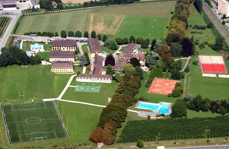 Le Rosay - ngôi trường nội trú đắt nhất thế giới.