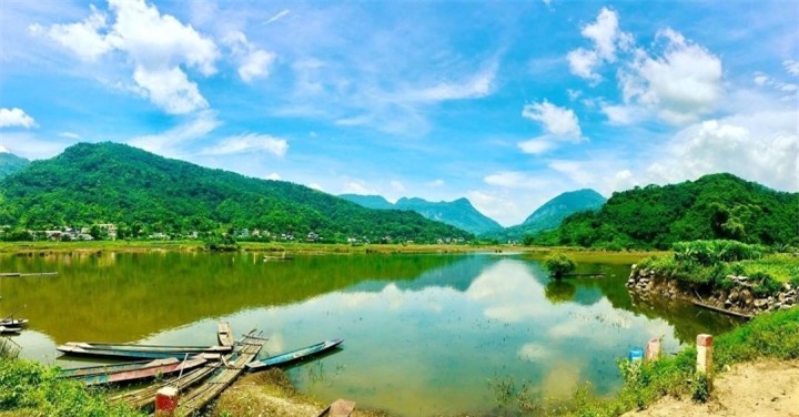Hồ nước ngọt đẹp bậc nhất Việt Nam huyền ảo như tranh, nhất định phải đến 1 lần - 5