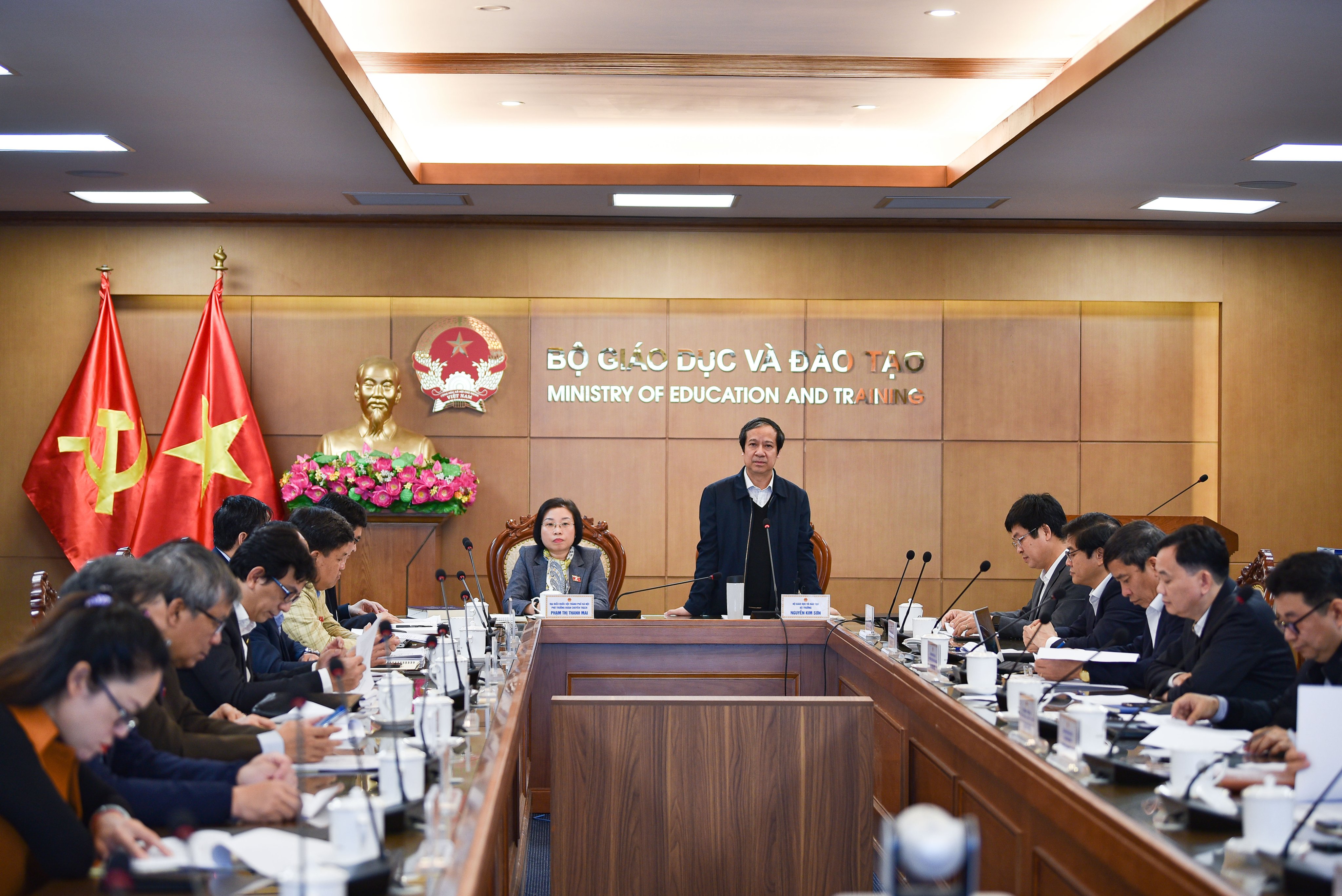 Bộ trưởng Bộ GD&ĐT Nguyễn Kim Sơn và Phó Trưởng Đoàn ĐBQH chuyên trách thành phố Hà Nội Phạm Thị Thanh Mai chủ trì buổi làm việc.