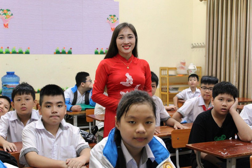 Cô Phạm Thị Giang, giảng dạy môn Ngữ văn, Trường THCS Cù Chính Lan (TP Thanh Hóa). Ảnh: LT.
