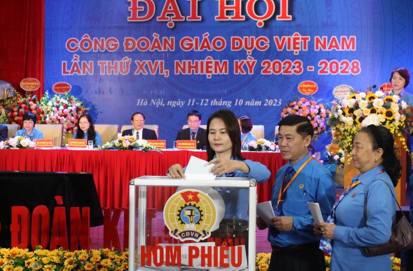 Đại hội Công đoàn Giáo dục Việt Nam lần thứ XVI với chủ đề: Đổi mới - Dân chủ - Đoàn kết - Phát triển.